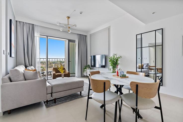 Elegant gestaltetes Wohnzimmer mit moderner Einrichtung in einer Wohnung im Building Tariaq Bedon Esm - first-class - 1699112 in Za'abeel, Dubai Elegant gestaltetes Wohnzimmer mit moderner Einrichtung in einer Wohnung im Building Tariaq Bedon Esm - first-class - 1699112 in Za'abeel, Dubai