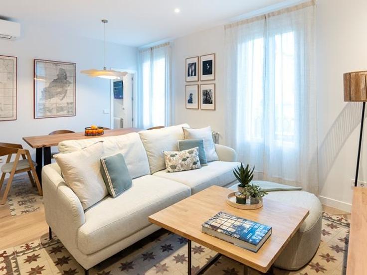 Building Calle de Ibiza - flat-sweet-home - 1490343 adresindeki bir dairede modern mobilyalarla zarif bir şekilde tasarlanmış oturma odası Retiro, Madrid