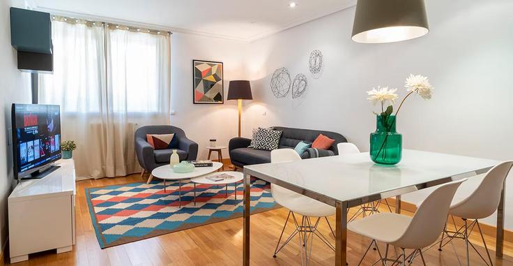 Salamanca, Madrid에 위치한 Building Calle de Montesa - flat-sweet-home - 1490362 유닛의 세련된 인테리어가 돋보이는 거실 Salamanca, Madrid에 위치한 Building Calle de Montesa - flat-sweet-home - 1490362 유닛의 세련된 인테리어가 돋보이는 거실