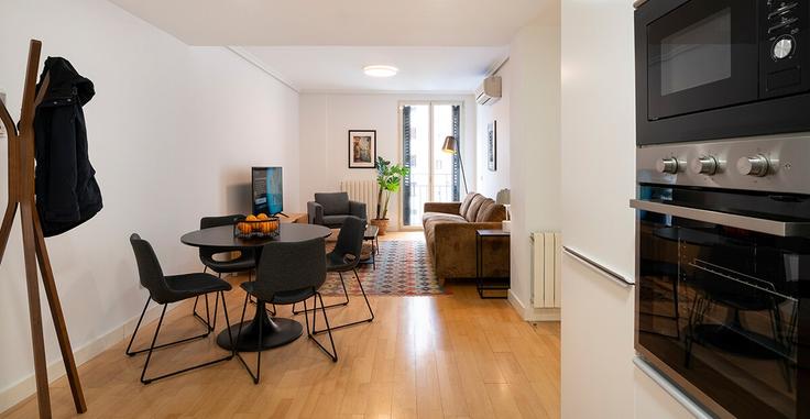Sala de estar elegantemente projetada com móveis modernos em um apartamento no Building Calle de Don Ramón de la Cruz - flat-sweet-home - 1490348 em Salamanca, Madrid