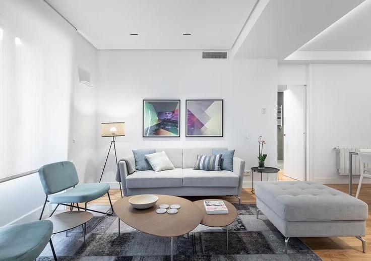 Salle de séjour élégante avec mobilier moderne dans un appartement à Building Calle del Alcalde Sainz de Baranda - flat-sweet-home - 1490352 à Retiro, Madrid