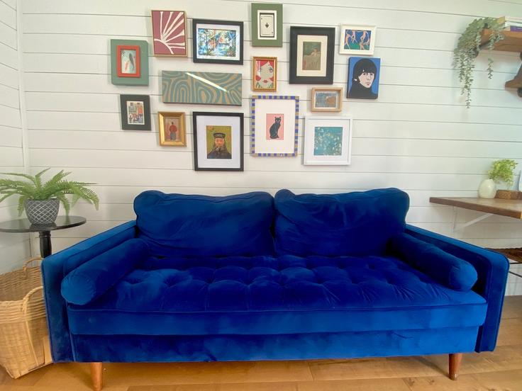 Elegante sala de estar con mobiliario moderno en un apartamento en Building 2403 Bryan Street - flaxen - 1500801 en Austin, Austin Elegante sala de estar con mobiliario moderno en un apartamento en Building 2403 Bryan Street - flaxen - 1500801 en Austin, Austin