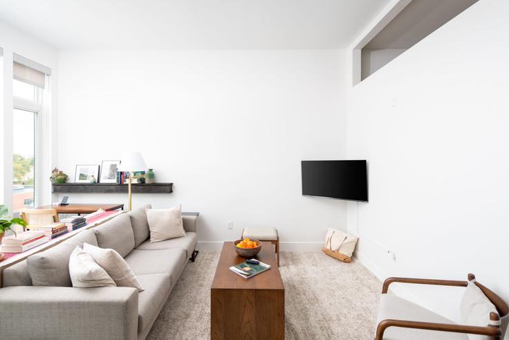 Milwaukee, Milwaukee에 위치한 Building N6 & Juneau - flexhome - 1379004 유닛의 세련된 인테리어가 돋보이는 거실