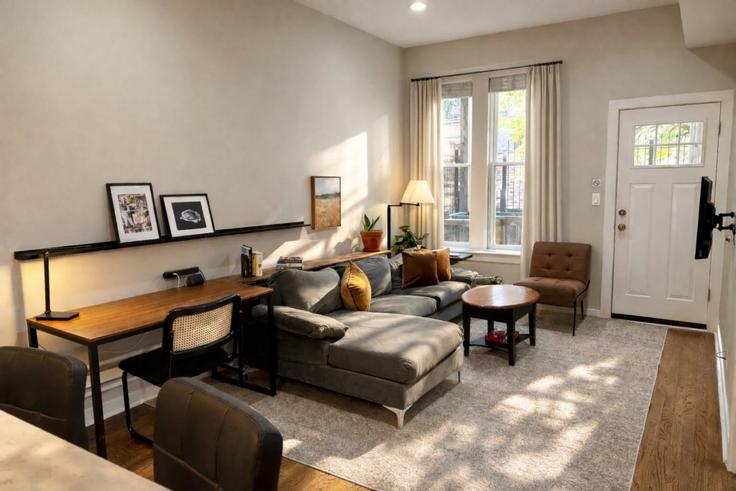 Salle de séjour élégante avec mobilier moderne dans un appartement à Building North Throop Street - flexhome - 1379065 à Chicago, Chicago