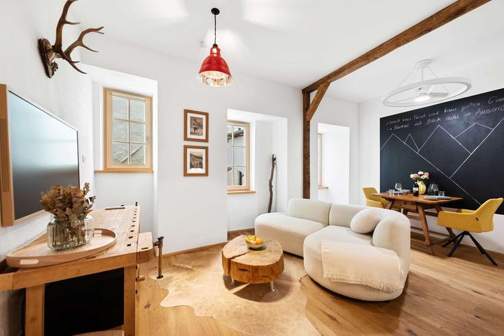 Bad Aussee, Bad Aussee에 위치한 Building Hauptstraße - flexi-flats-management-gmbh - 1613540 유닛의 세련된 인테리어가 돋보이는 거실