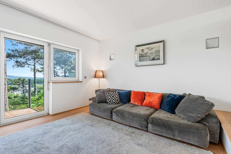 Salle de séjour élégante avec mobilier moderne dans un appartement à Building Donauwartesteig - flexi-flats-management-gmbh - 1613543 à Vienna, Vienna Salle de séjour élégante avec mobilier moderne dans un appartement à Building Donauwartesteig - flexi-flats-management-gmbh - 1613543 à Vienna, Vienna