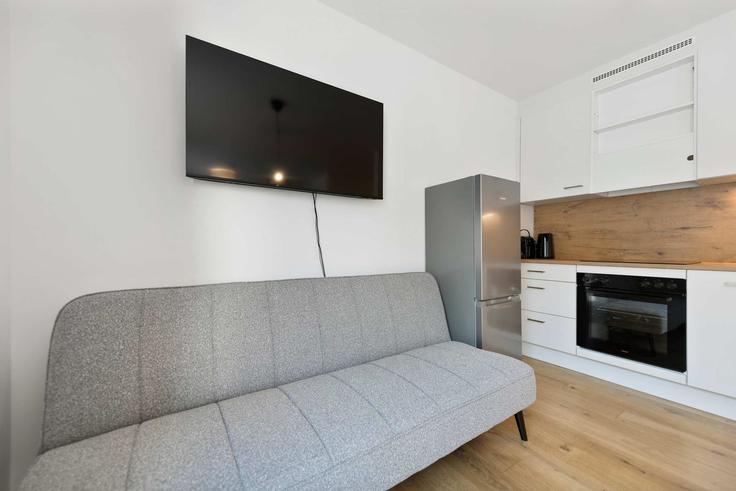Building Kienmayergasse - flexi-flats-management-gmbh - 1613575 adresindeki bir dairede modern mobilyalarla zarif bir şekilde tasarlanmış oturma odası Vienna, Vienna