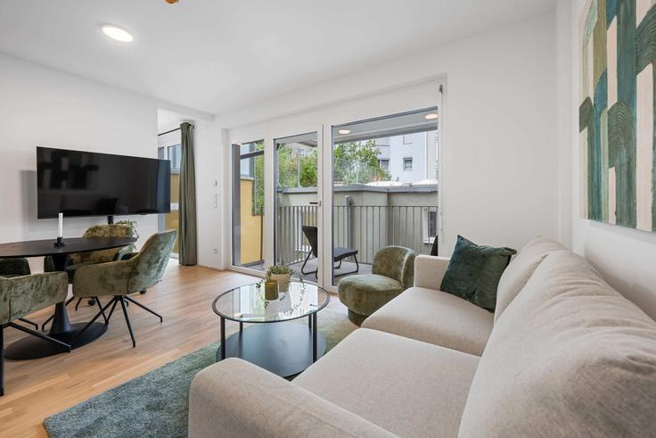Sala de estar elegantemente projetada com móveis modernos em um apartamento no Building Siccardsburggasse - flexi-flats-management-gmbh - 1613574 em Vienna, Vienna Sala de estar elegantemente projetada com móveis modernos em um apartamento no Building Siccardsburggasse - flexi-flats-management-gmbh - 1613574 em Vienna, Vienna