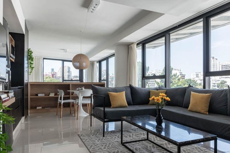 Elegante sala de estar con mobiliario moderno en un apartamento en Building Armenia - fliphaus - 1048850 - ARG en Buenos Aires, Buenos Aires