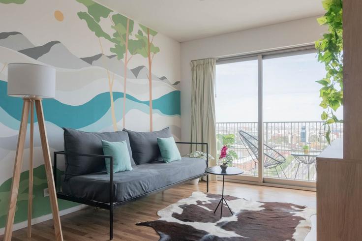 Sala de estar elegantemente projetada com móveis modernos em um apartamento no Building Azopardo - fliphaus - 1048856 - ARG em Buenos Aires, Buenos Aires