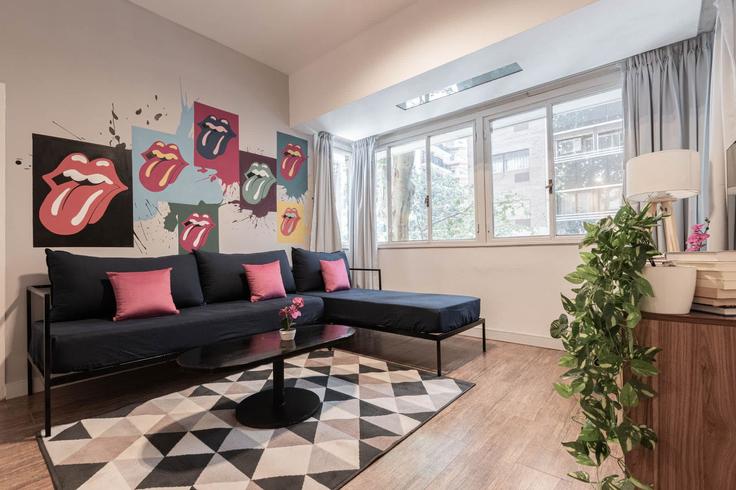 Building Lafinur - fliphaus - 1309800 - ARG adresindeki bir dairede modern mobilyalarla zarif bir şekilde tasarlanmış oturma odası Buenos Aires, Buenos Aires