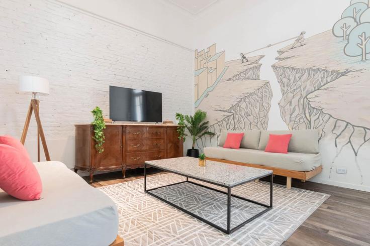 Building Doctor Emilio Ravignani - fliphaus - 1048937 - ARG adresindeki bir dairede modern mobilyalarla zarif bir şekilde tasarlanmış oturma odası Buenos Aires, Buenos Aires