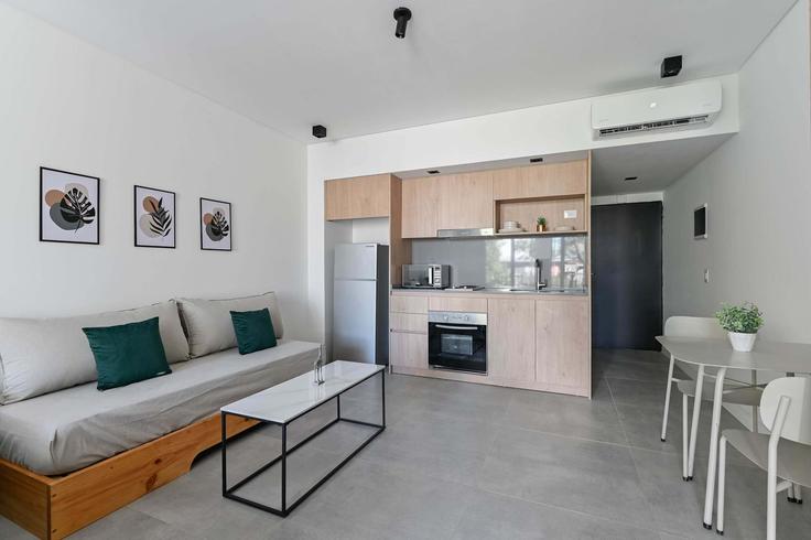 Building Doctor Emilio Ravignani - fliphaus - 1625628 adresindeki bir dairede modern mobilyalarla zarif bir şekilde tasarlanmış oturma odası Buenos Aires, Buenos Aires Building Doctor Emilio Ravignani - fliphaus - 1625628 adresindeki bir dairede modern mobilyalarla zarif bir şekilde tasarlanmış oturma odası Buenos Aires, Buenos Aires
