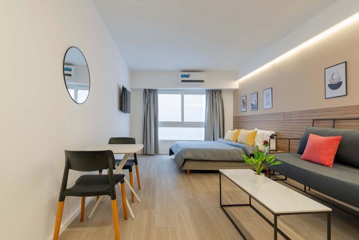 Buenos Aires Buenos AiresのBuilding Gurruchaga - fliphaus - 1625721のアパートメントにある、モダンな家具を備えたエレガントなデザインのリビングルーム Buenos Aires Buenos AiresのBuilding Gurruchaga - fliphaus - 1625721のアパートメントにある、モダンな家具を備えたエレガントなデザインのリビングルーム