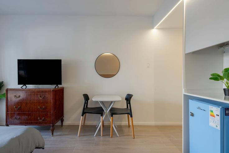 Elegante sala de estar con mobiliario moderno en un apartamento en Building Gurruchaga - fliphaus - 1625722 en Buenos Aires, Buenos Aires Elegante sala de estar con mobiliario moderno en un apartamento en Building Gurruchaga - fliphaus - 1625722 en Buenos Aires, Buenos Aires
