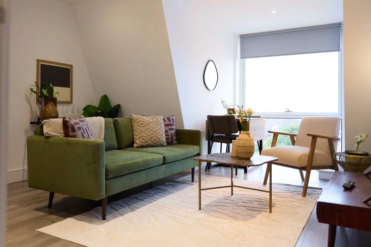 London Borough of Lambeth, London에 위치한 Building Blairderry Road - flyp-homes-ltd - 1318700 아파트의 세련된 인테리어가 돋보이는 거실