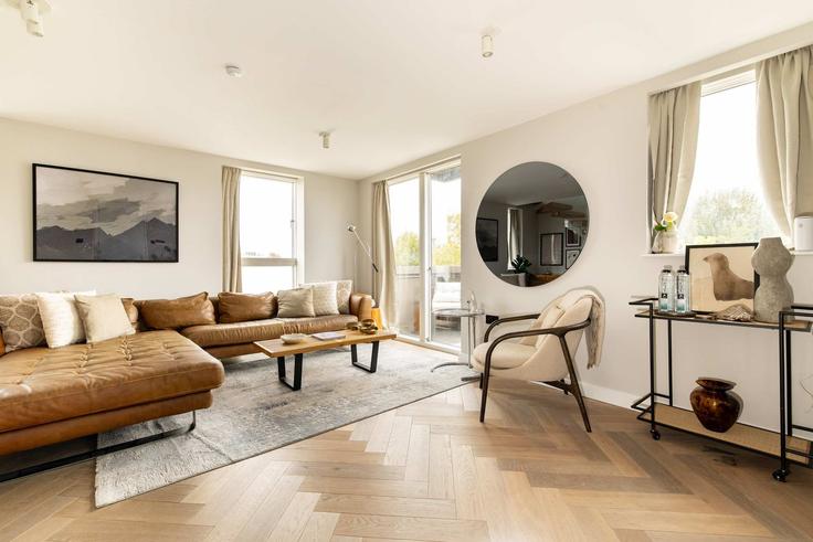 Elegant gestaltetes Wohnzimmer mit moderner Einrichtung in einer Wohnung im Building Bevington Road - flyp-homes-ltd - 1328997 in Royal Borough of Kensington and Chelsea, London Elegant gestaltetes Wohnzimmer mit moderner Einrichtung in einer Wohnung im Building Bevington Road - flyp-homes-ltd - 1328997 in Royal Borough of Kensington and Chelsea, London