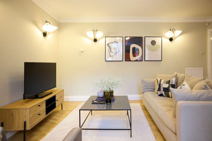 Salle de séjour élégante avec mobilier moderne dans un appartement à Building Swan Street - flyp-homes-ltd - 1338743 à London Borough of Southwark, London Salle de séjour élégante avec mobilier moderne dans un appartement à Building Swan Street - flyp-homes-ltd - 1338743 à London Borough of Southwark, London