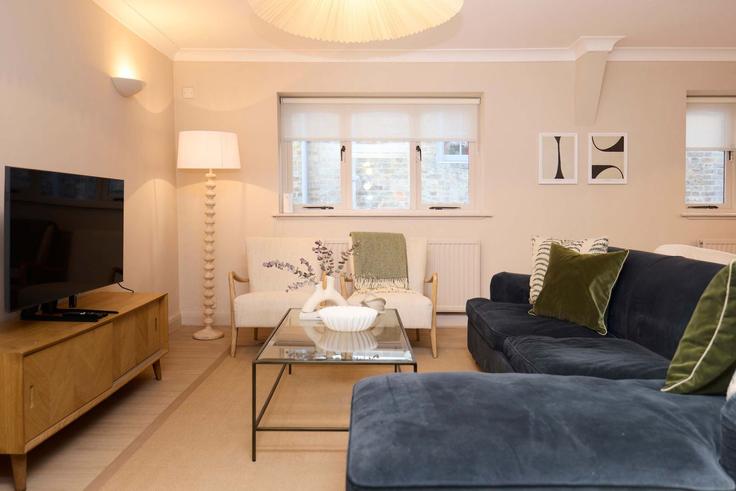 London City of WestminsterのBuilding Macroom Road - flyp-homes-ltd - 1512276のアパートメントにある、モダンな家具を備えたエレガントなデザインのリビングルーム London City of WestminsterのBuilding Macroom Road - flyp-homes-ltd - 1512276のアパートメントにある、モダンな家具を備えたエレガントなデザインのリビングルーム
