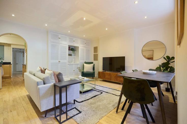 Elegantly designed living room with modern furnishings in an apartment at Building Albion Street - flyp-homes-ltd - 1520515 in City of Westminster, London
