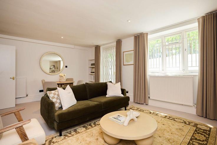 Salle de séjour élégante avec mobilier moderne dans un appartement à Building Crescent Grove - flyp-homes-ltd - 1583652 à London Borough of Lambeth, London Salle de séjour élégante avec mobilier moderne dans un appartement à Building Crescent Grove - flyp-homes-ltd - 1583652 à London Borough of Lambeth, London