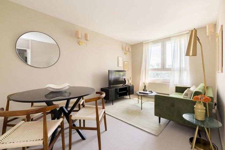 Salle de séjour élégante avec mobilier moderne dans un appartement à Building 65 Hathersage Court - flyp-homes-ltd - 1588135 à London Borough of Islington, London Salle de séjour élégante avec mobilier moderne dans un appartement à Building 65 Hathersage Court - flyp-homes-ltd - 1588135 à London Borough of Islington, London