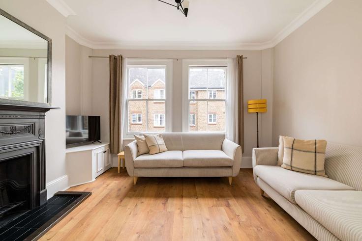 Elegante sala de estar con mobiliario moderno en un apartamento en Building Tabard Street - flyp-homes-ltd - 1590315 en London Borough of Southwark, London Elegante sala de estar con mobiliario moderno en un apartamento en Building Tabard Street - flyp-homes-ltd - 1590315 en London Borough of Southwark, London