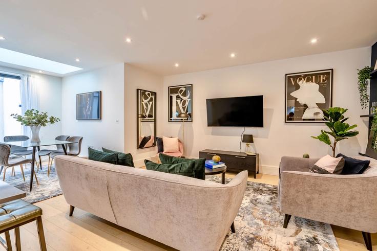 London London Borough of CamdenのBuilding Lincoln's Inn Fields - flyp-homes-ltd - 1591013のアパートメントにある、モダンな家具を備えたエレガントなデザインのリビングルーム London London Borough of CamdenのBuilding Lincoln's Inn Fields - flyp-homes-ltd - 1591013のアパートメントにある、モダンな家具を備えたエレガントなデザインのリビングルーム