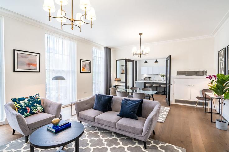 London London Borough of CamdenのBuilding Lincoln's Inn Fields - flyp-homes-ltd - 1591009のアパートメントにある、モダンな家具を備えたエレガントなデザインのリビングルーム London London Borough of CamdenのBuilding Lincoln's Inn Fields - flyp-homes-ltd - 1591009のアパートメントにある、モダンな家具を備えたエレガントなデザインのリビングルーム
