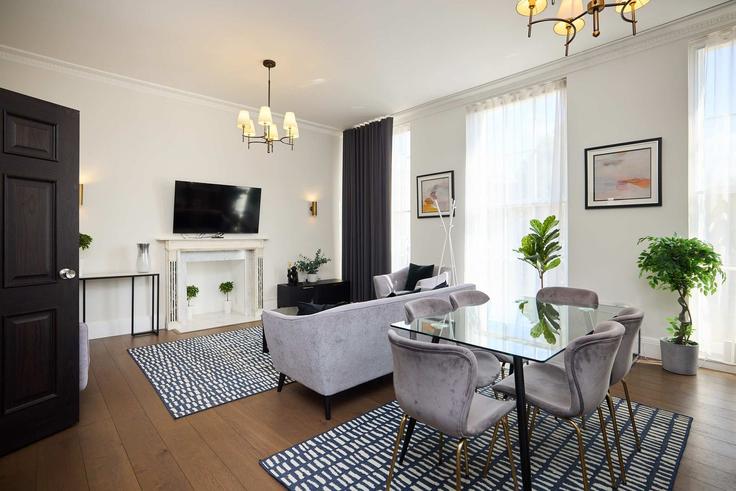 Salle de séjour élégante avec mobilier moderne dans un appartement à Building Lincoln's Inn Fields - flyp-homes-ltd - 1591009 à London Borough of Camden, London Salle de séjour élégante avec mobilier moderne dans un appartement à Building Lincoln's Inn Fields - flyp-homes-ltd - 1591009 à London Borough of Camden, London