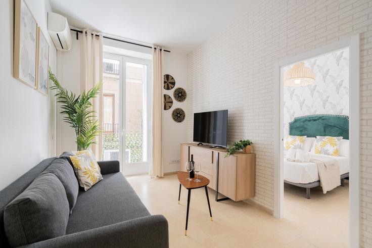 Elegant gestaltetes Wohnzimmer mit moderner Einrichtung in einer Wohnung im Building Calle de la Salud - for-you-rentals - 1264270 - MAD in Centro, Madrid Elegant gestaltetes Wohnzimmer mit moderner Einrichtung in einer Wohnung im Building Calle de la Salud - for-you-rentals - 1264270 - MAD in Centro, Madrid