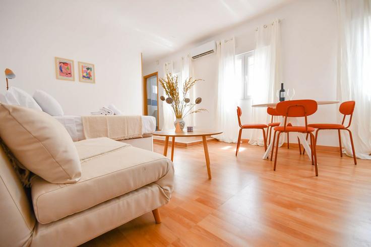 Tetuán, Madrid에 위치한 Building Calle de Martínez - for-you-rentals - 1264286 - MAD 아파트의 세련된 인테리어가 돋보이는 거실
