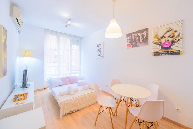 Tetuán, Madrid에 위치한 Building Calle del Arándano - for-you-rentals - 1264362 - MAD 아파트의 세련된 인테리어가 돋보이는 거실