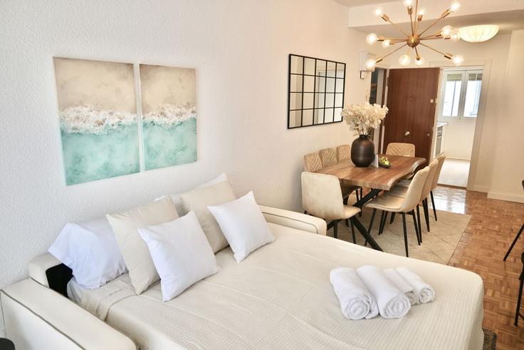 Chamartín, Madrid에 위치한 Building Calle de López de Hoyos - for-you-rentals - 1312622 - MAD 아파트의 세련된 인테리어가 돋보이는 거실 Chamartín, Madrid에 위치한 Building Calle de López de Hoyos - for-you-rentals - 1312622 - MAD 아파트의 세련된 인테리어가 돋보이는 거실