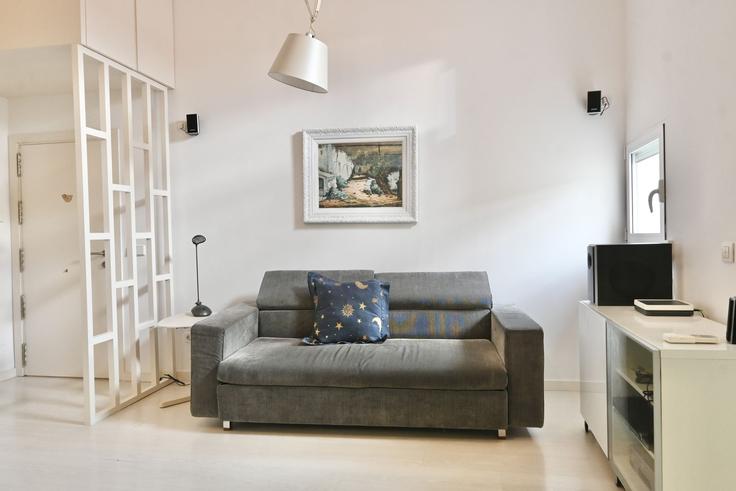 Salle de séjour élégante avec mobilier moderne dans un appartement à Building Calle Mayor - for-you-rentals - 1264433 - MAD à Centro, Madrid