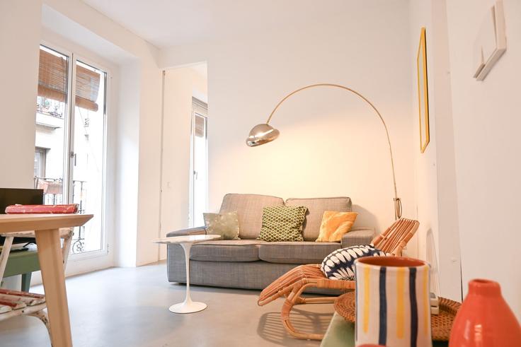 Salle de séjour élégante avec mobilier moderne dans un appartement à Building Calle del Amparo - for-you-rentals - 1264370 - MAD à Centro, Madrid Salle de séjour élégante avec mobilier moderne dans un appartement à Building Calle del Amparo - for-you-rentals - 1264370 - MAD à Centro, Madrid