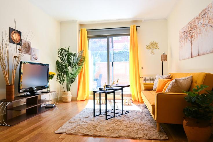 Sala de estar elegantemente projetada com móveis modernos em um apartamento no Building Calle Eros - for-you-rentals - 1264472 - MAD em Arganzuela, Madrid Sala de estar elegantemente projetada com móveis modernos em um apartamento no Building Calle Eros - for-you-rentals - 1264472 - MAD em Arganzuela, Madrid