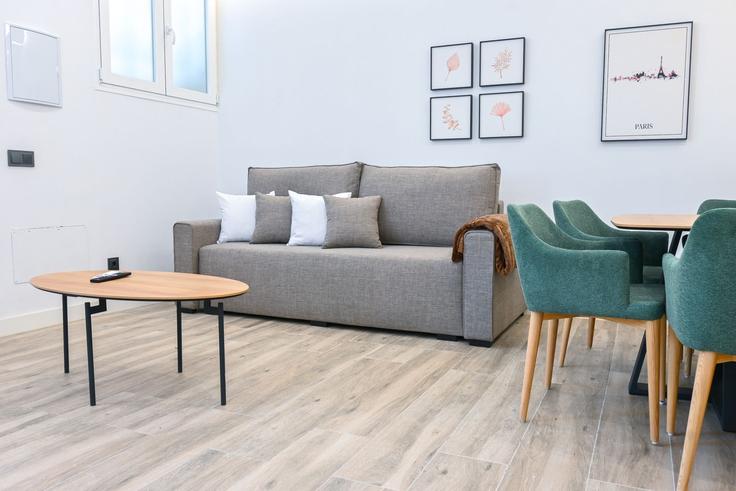 Madrid HortalezaのBuilding Calle Boyacá - for-you-rentals - 1264330 - MADのアパートメントにある、モダンな家具を備えたエレガントなデザインのリビングルーム Madrid HortalezaのBuilding Calle Boyacá - for-you-rentals - 1264330 - MADのアパートメントにある、モダンな家具を備えたエレガントなデザインのリビングルーム