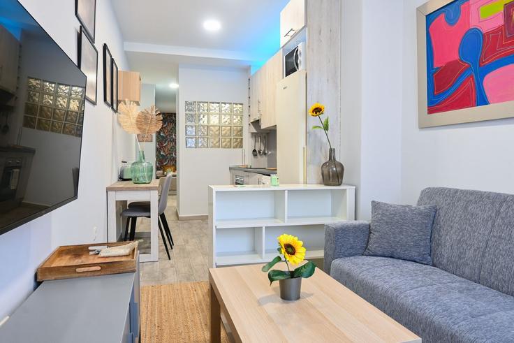 Valverde, Madrid에 위치한 Building Calle de la Isla de Java - for-you-rentals - 1264382 - MAD 아파트의 세련된 인테리어가 돋보이는 거실