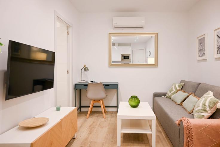 Arganzuela, Madrid에 위치한 Building Calle Chapinería - for-you-rentals - 1264452 - MAD 아파트의 세련된 인테리어가 돋보이는 거실 Arganzuela, Madrid에 위치한 Building Calle Chapinería - for-you-rentals - 1264452 - MAD 아파트의 세련된 인테리어가 돋보이는 거실