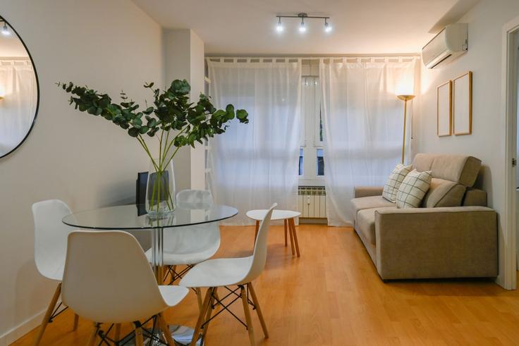 1 bedroom furnished apartment in Calle de Joaquín María López 1264386P, Chamberí, Madrid, photo 1