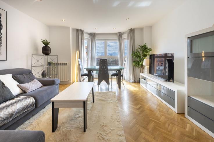 Salle de séjour élégante avec mobilier moderne dans un appartement à Building Paseo de las Acacias - for-you-rentals - 1264443 - MAD à Arganzuela, Madrid Salle de séjour élégante avec mobilier moderne dans un appartement à Building Paseo de las Acacias - for-you-rentals - 1264443 - MAD à Arganzuela, Madrid