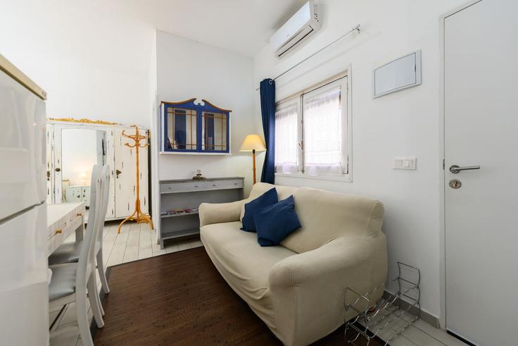 Carabanchel, Madrid에 위치한 Building Calle del Siglo Futuro - for-you-rentals - 1309760 - MAD 아파트의 세련된 인테리어가 돋보이는 거실 Carabanchel, Madrid에 위치한 Building Calle del Siglo Futuro - for-you-rentals - 1309760 - MAD 아파트의 세련된 인테리어가 돋보이는 거실
