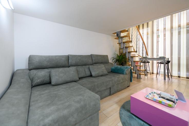 Building Calle de Hortaleza - for-you-rentals - 1309759 - MAD adresindeki bir dairede modern mobilyalarla zarif bir şekilde tasarlanmış oturma odası Centro, Madrid Building Calle de Hortaleza - for-you-rentals - 1309759 - MAD adresindeki bir dairede modern mobilyalarla zarif bir şekilde tasarlanmış oturma odası Centro, Madrid