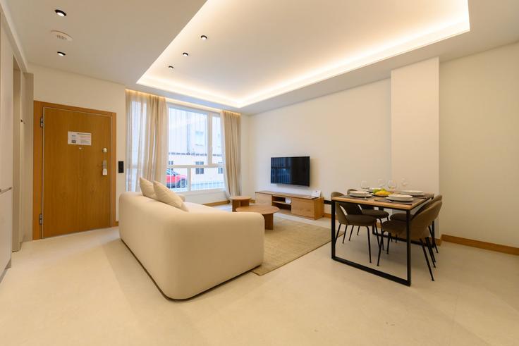 Building Calle de San Crispín - for-you-rentals - 1335914 adresindeki bir dairede modern mobilyalarla zarif bir şekilde tasarlanmış oturma odası Latina, Madrid