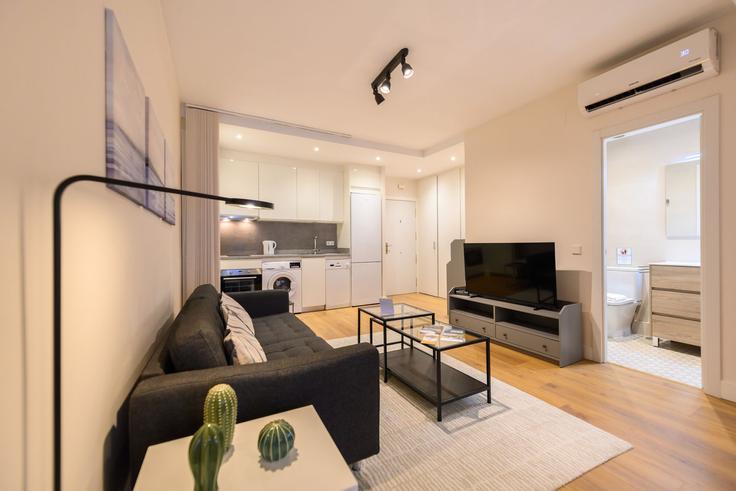 Chamartín, Madrid에 위치한 Building Calle de Benigno Soto - for-you-rentals - 1366485 유닛의 세련된 인테리어가 돋보이는 거실