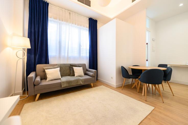Elegantly designed living room with modern furnishings in an apartment at Building Calle de Luis Cernuda - for-you-rentals - 1390192 in Ciudad Lineal, Madrid