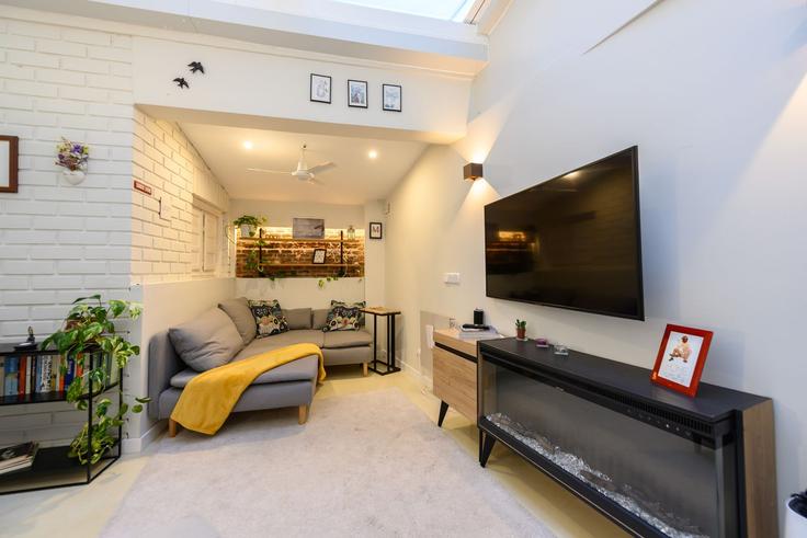 Elegantly designed living room with modern furnishings in an apartment at Building Calle del Olmo - for-you-rentals - 1467013 in Centro, Madrid