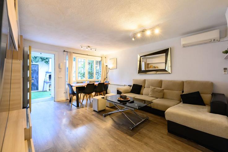 Valverde, Madrid에 위치한 Building Calle de Sabadell - for-you-rentals - 1512247 유닛의 세련된 인테리어가 돋보이는 거실