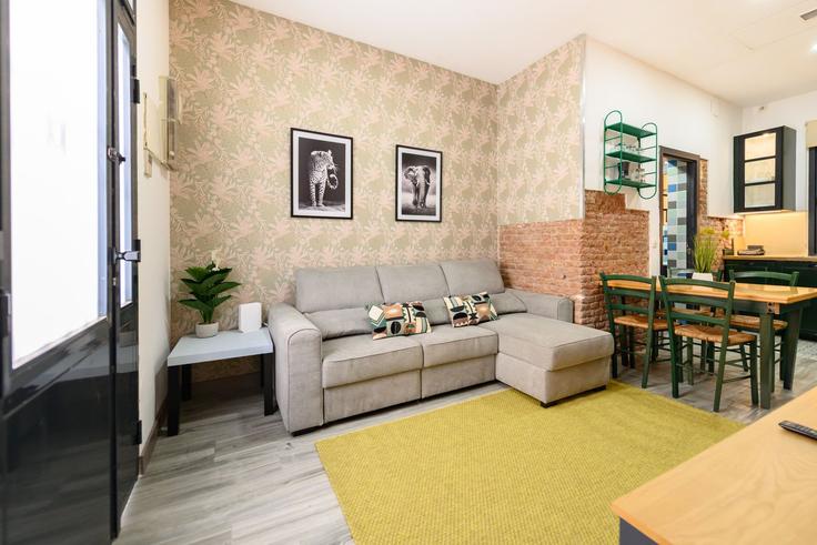 Sala de estar elegantemente projetada com móveis modernos em um apartamento no Building Calle del Cañaveral - for-you-rentals - 1564810 em Tetuán, Madrid Sala de estar elegantemente projetada com móveis modernos em um apartamento no Building Calle del Cañaveral - for-you-rentals - 1564810 em Tetuán, Madrid